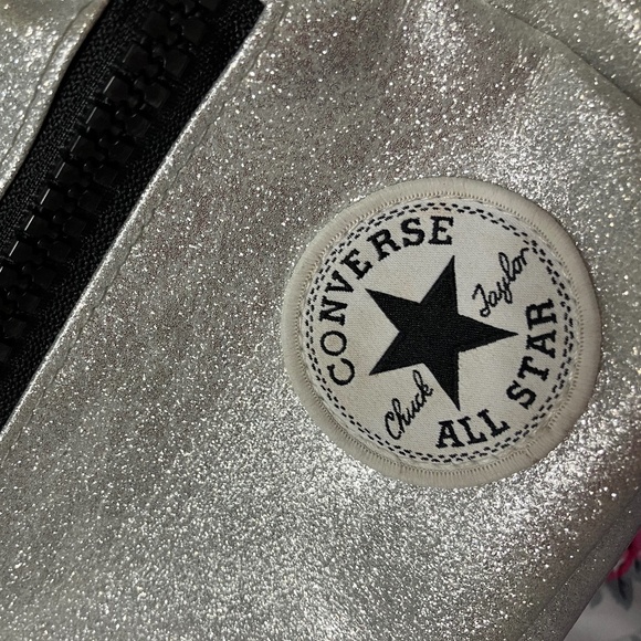 💐Converse All Star Chuck Taylor Glitter Waist Pouch in Silver Glitter - Picture 6 of 8